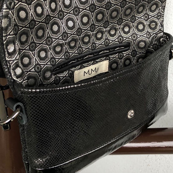 Léonore Mini Bag - Intérieur : Doublure soie à motifs géométriques